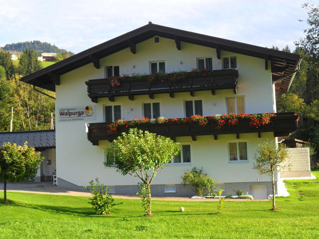 Gaestehaus Walpurga Russbach am Pass Gschuett Exterior photo